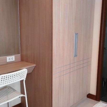 Ur 22 Residence Bangkok Buitenkant foto