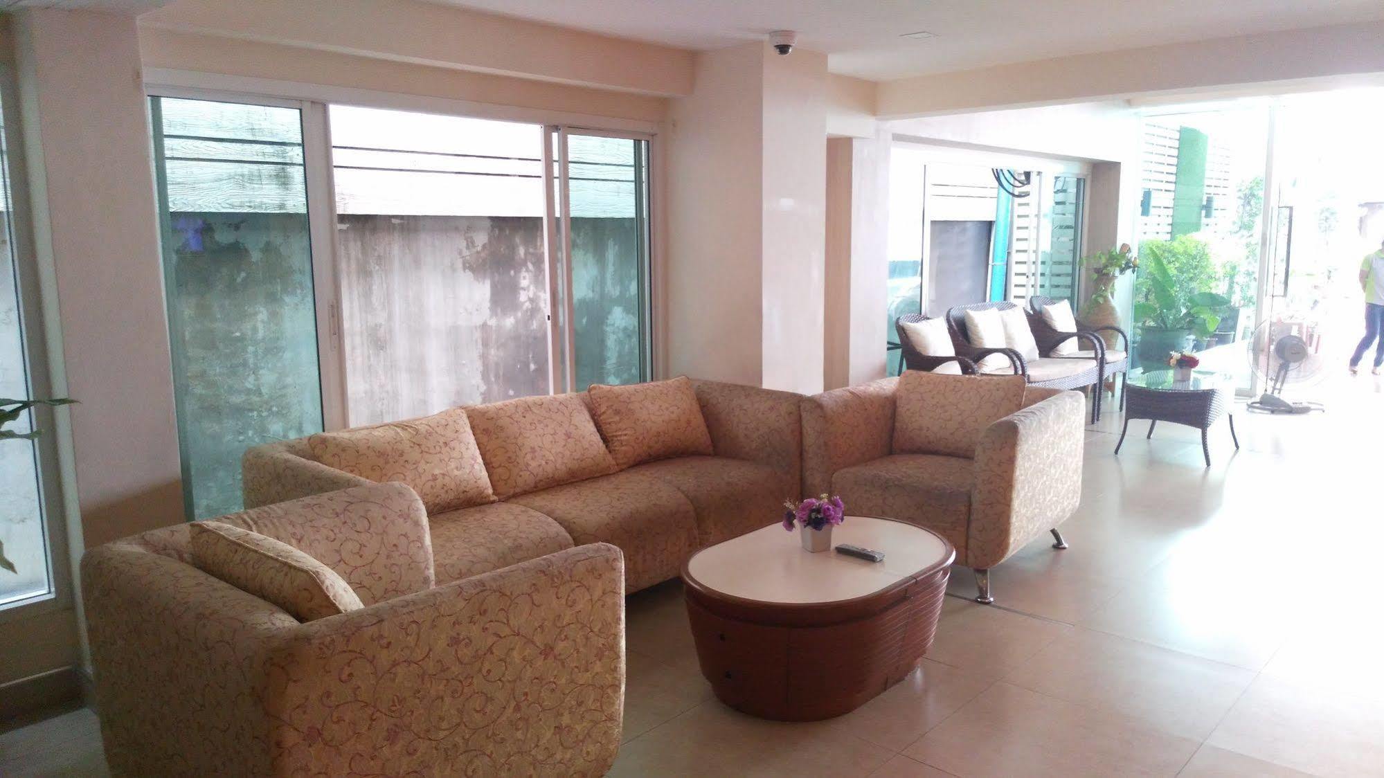 Ur 22 Residence Bangkok Buitenkant foto