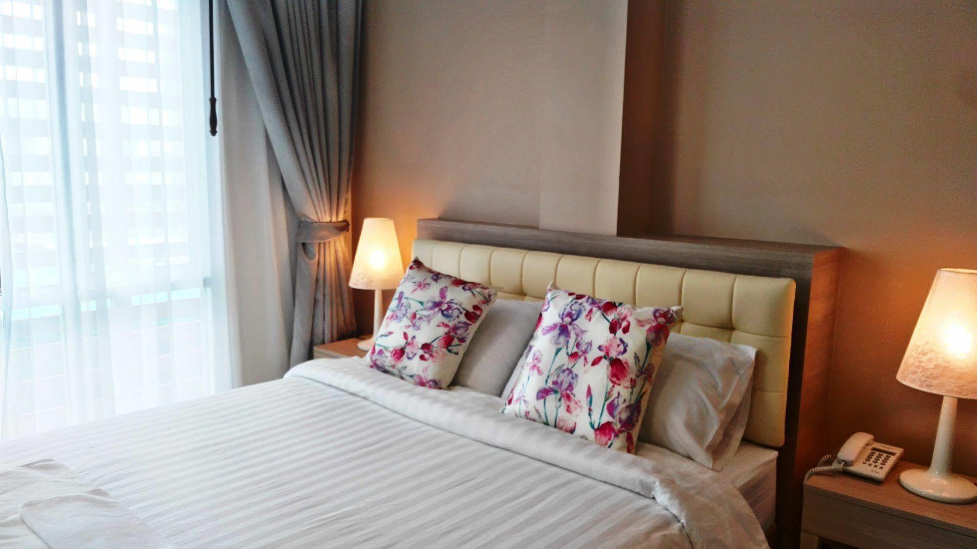 Ur 22 Residence Bangkok Buitenkant foto